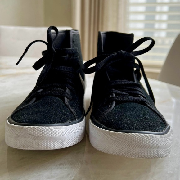 Ladies NIKE ankle high top suede sneakers Size 8 - Picture 3 of 11